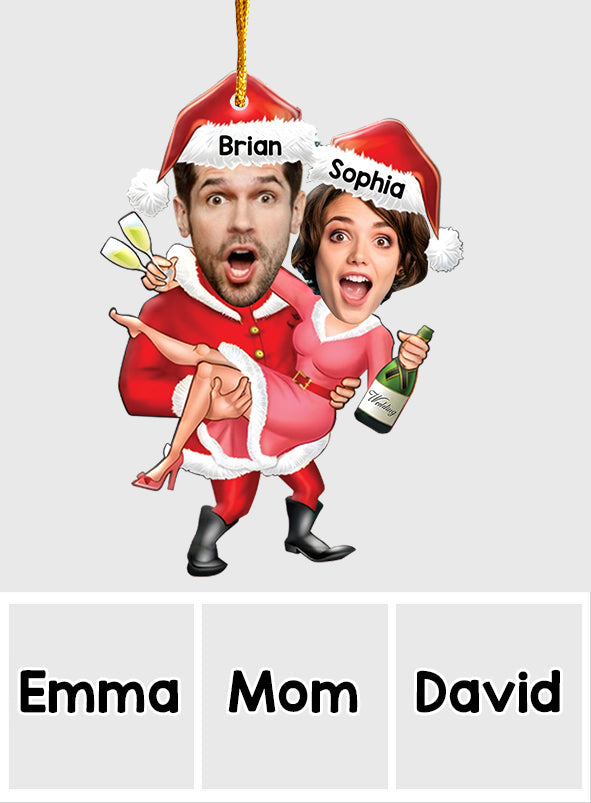 Fête du couple avec le Père Noël - Ornement transparent personnalisé pour couple