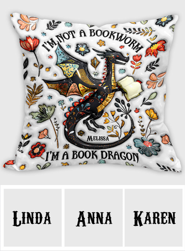 Je ne suis pas un rat de bibliothèque, je suis un dragon des livres - Coussin décoratif personnalisé en forme de livre