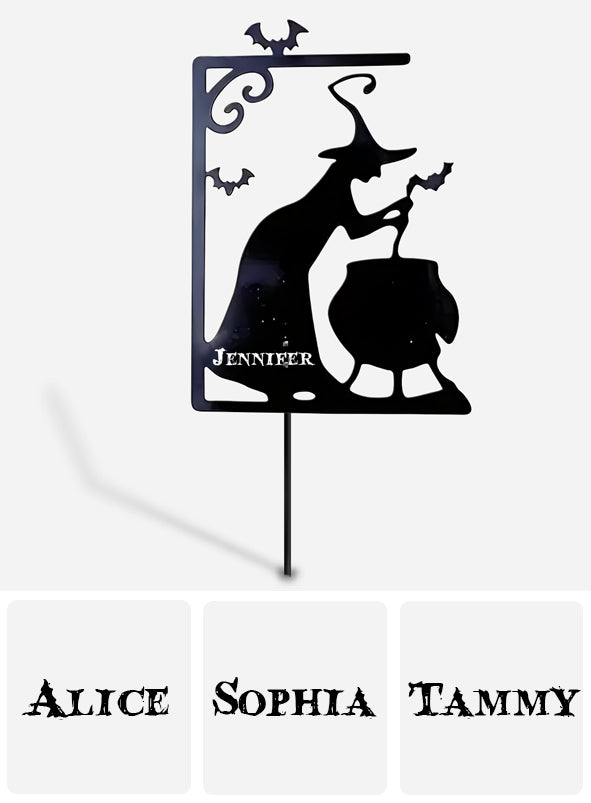 Les intrus sur la propriété d'une sorcière seront utilisés comme ingrédients - Décoration de jardin personnalisée en métal représentant une sorcière