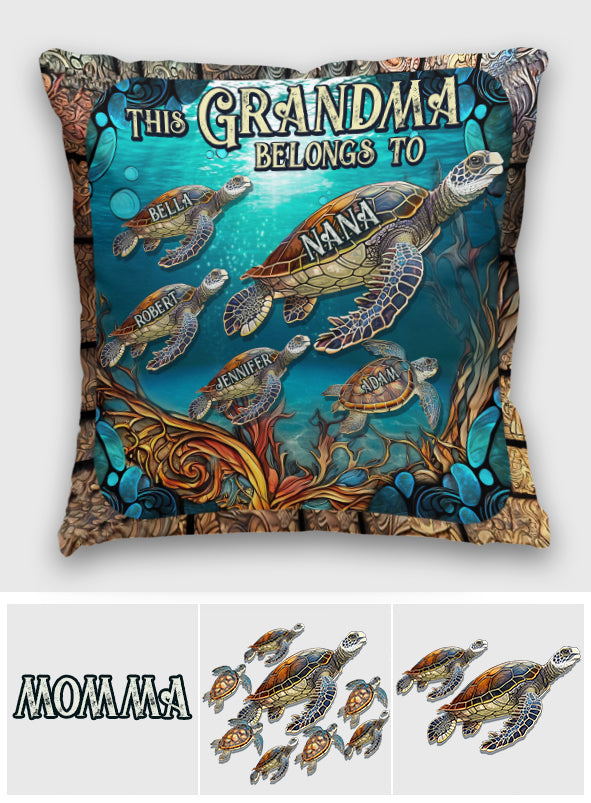 Ce coussin décoratif personnalisé « Cette grand-mère appartient à »