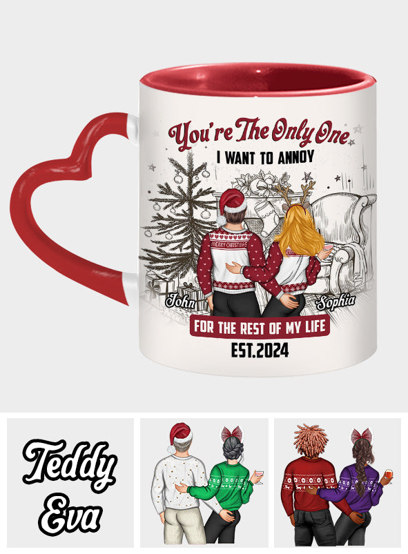 Tu es la seule que j'ai envie d'embêter - Mug personnalisé pour couple avec anse en forme de cœur