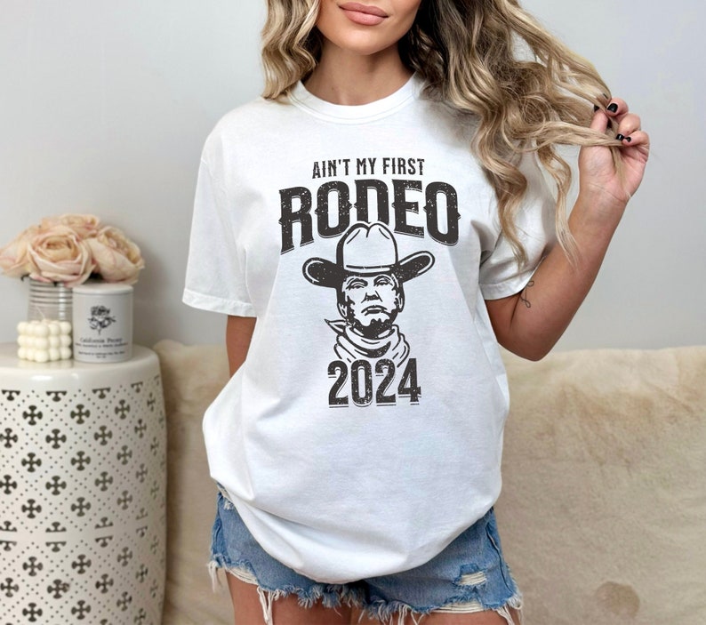 T-shirt et sweat à capuche Trump « Ain't My First Rodeo » 0924