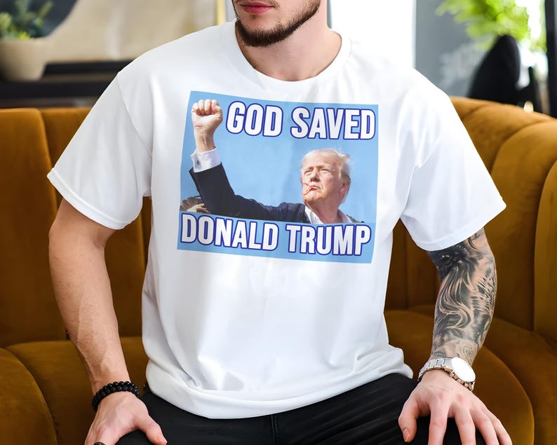 T-shirt et sweat à capuche « Dieu a sauvé Donald Trump » 0924