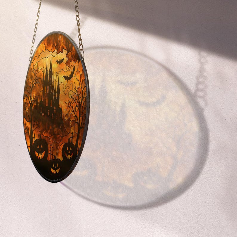 Attrape-soleil en vitrail représentant le château du Sorceleur pour Halloween - Décoration à suspendre à la fenêtre - 0924