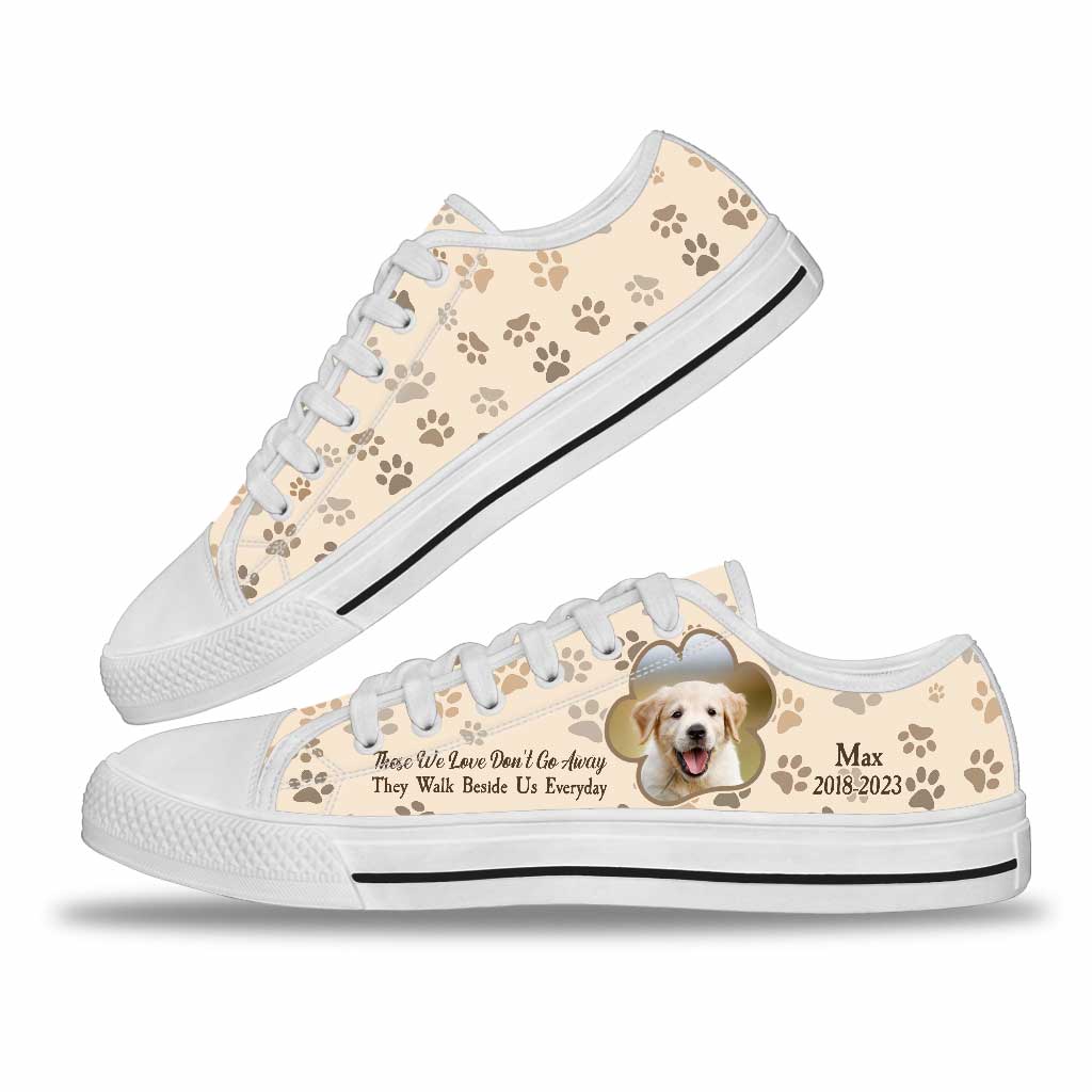 Ceux qu'on aime ne disparaissent jamais - Chaussures basses personnalisées pour chiens
