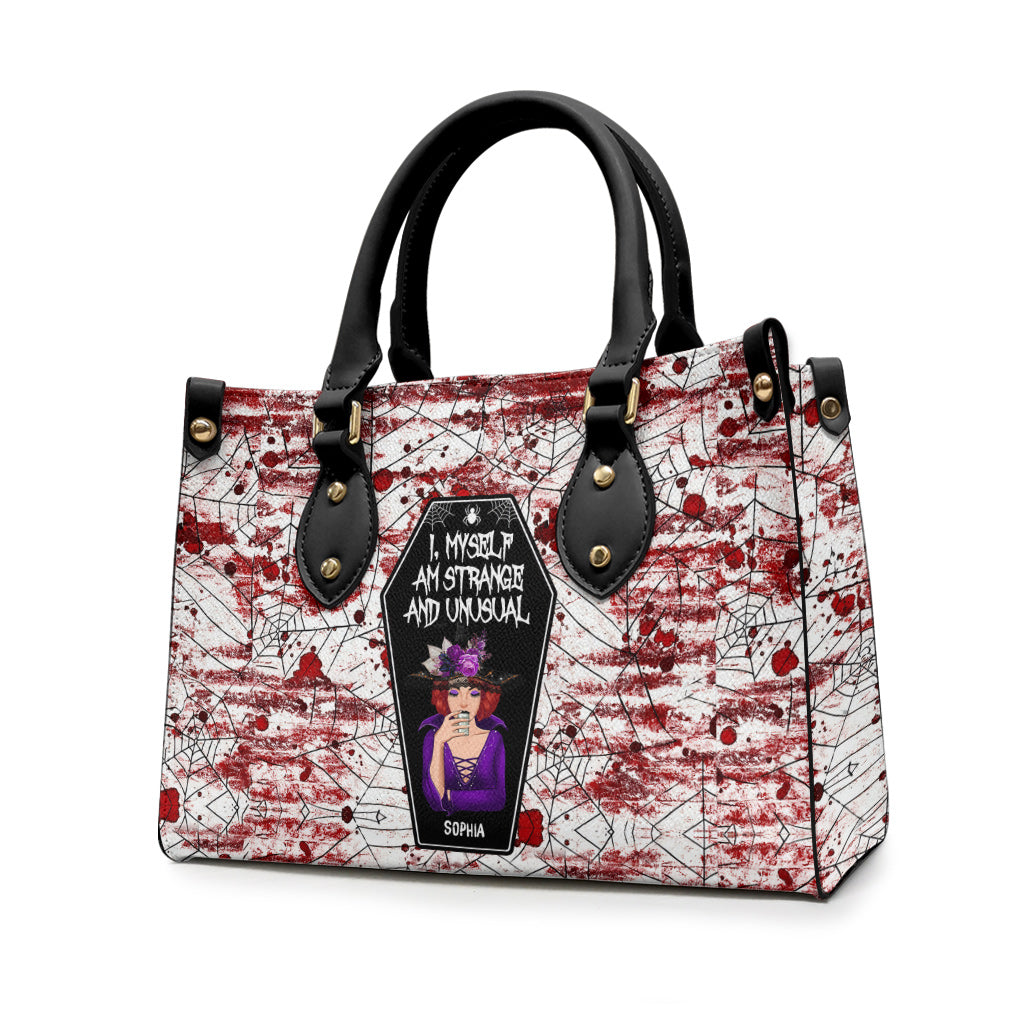 Je suis moi-même étrange et inhabituelle - Sac à main en cuir personnalisé pour sorcière
