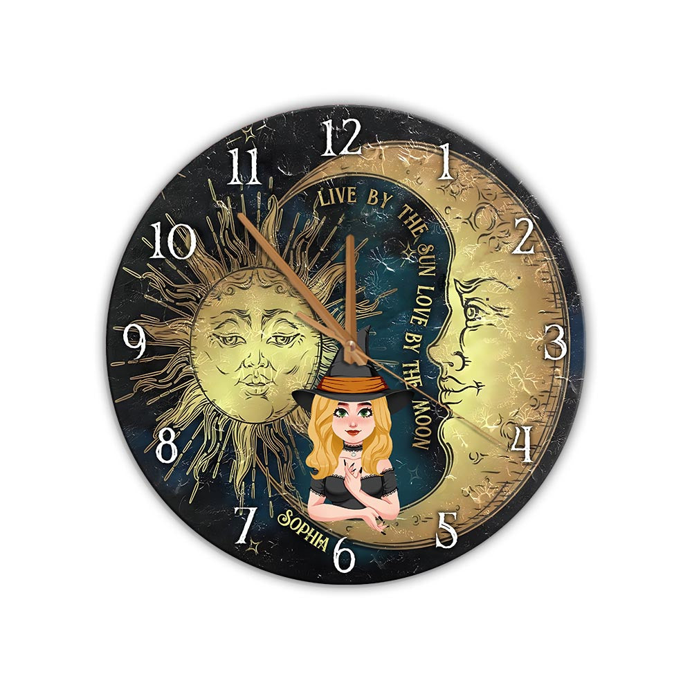 Vivre selon le soleil, aimer selon la lune - Horloge murale de sorcière personnalisée