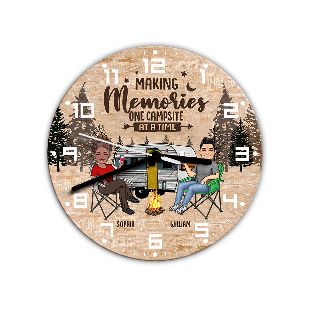 Horloge murale de camping personnalisée Happy Camper