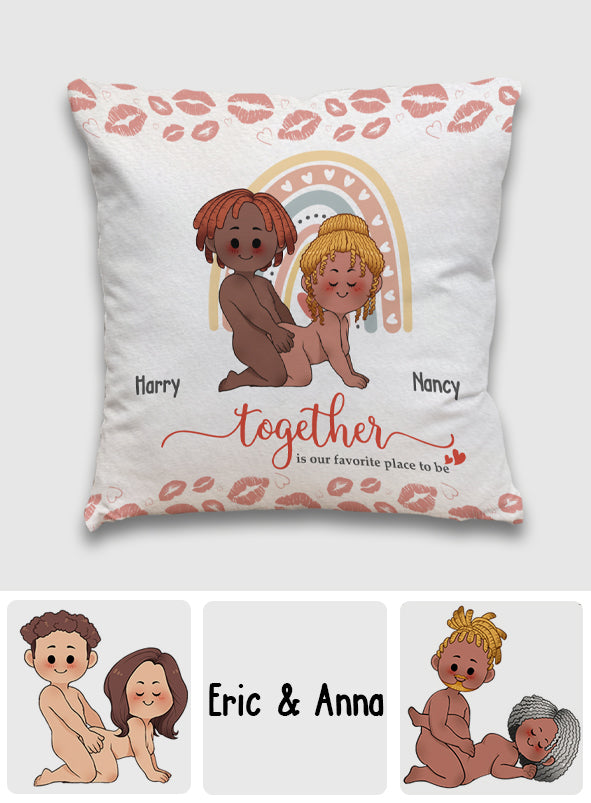 « Ensemble, c’est notre endroit préféré » - Coussin décoratif personnalisé pour couple
