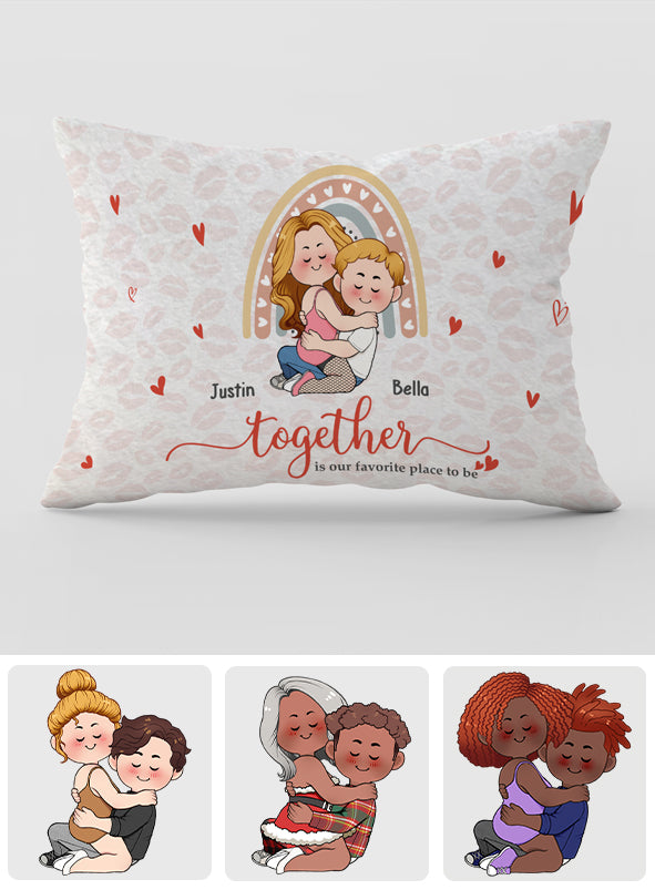 Être ensemble, c'est notre endroit préféré - Housse de coussin rectangulaire personnalisée pour couple
