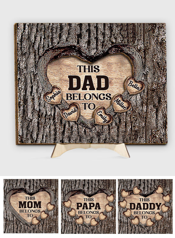 Ce cœur en bois « Papa, Maman, Grand-mère, Grand-père » appartient à… - Plaque en bois personnalisée pour papa (2 couches)