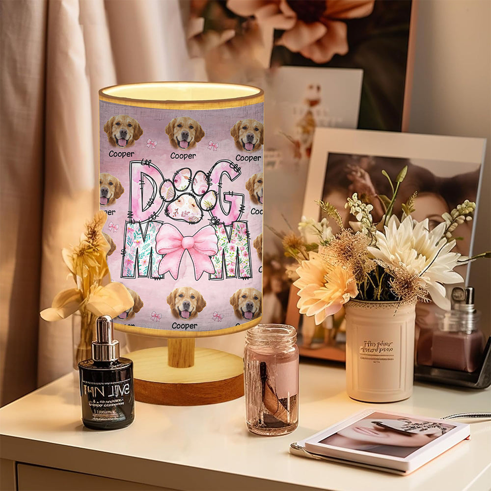 Lampe de table personnalisée pour chien « Maman de chien fleurie » avec base en bois