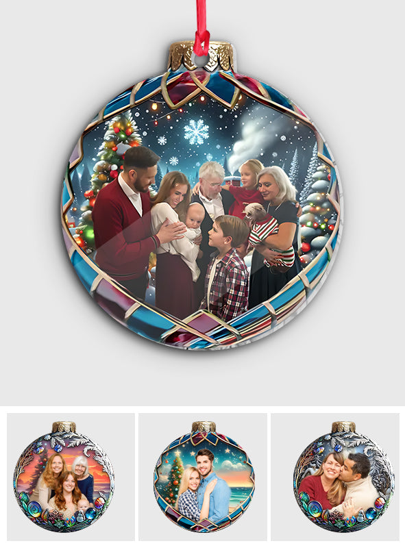 Boule avec chalet enneigé - Ornement familial personnalisé