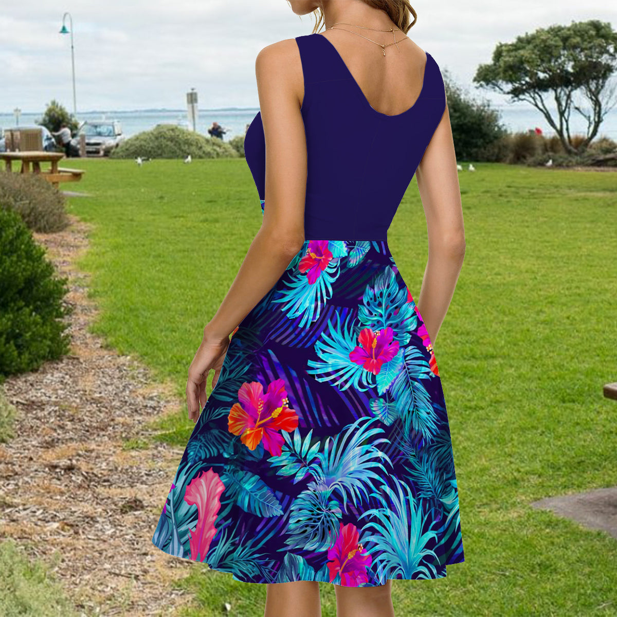 Tenue de plage hawaïenne assortie pour couples, motif fleurs d'hibiscus et feuilles tropicales - Chemise hawaïenne et robe sans manches personnalisées