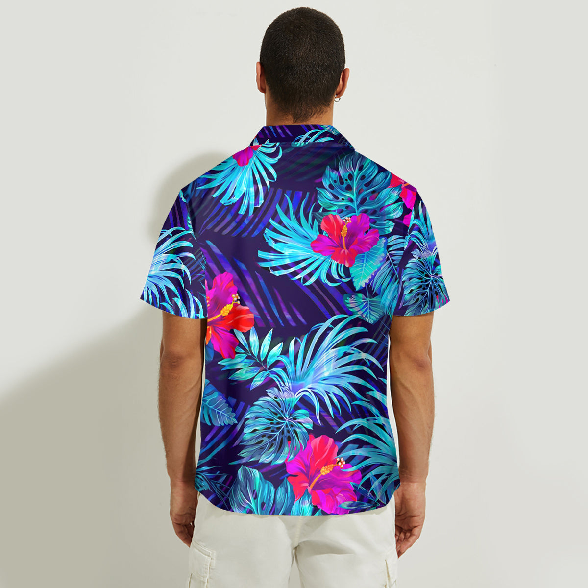 Tenue de plage hawaïenne assortie pour couples, motif fleurs d'hibiscus et feuilles tropicales - Chemise hawaïenne et robe sans manches personnalisées
