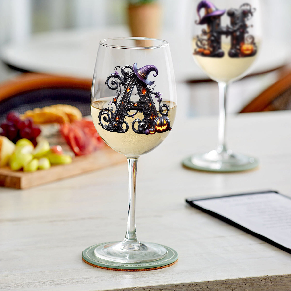 Verre à vin personnalisé avec initiale de sorcière et longue tige