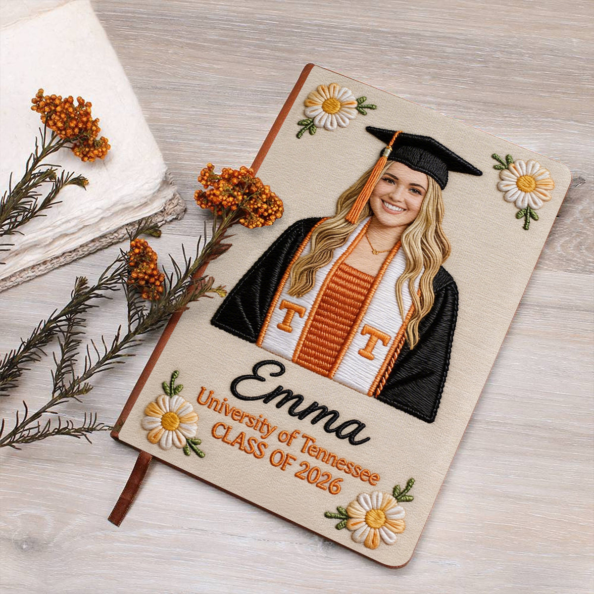 Cadeau idéal pour une remise de diplôme : un journal en cuir personnalisé avec une photo.