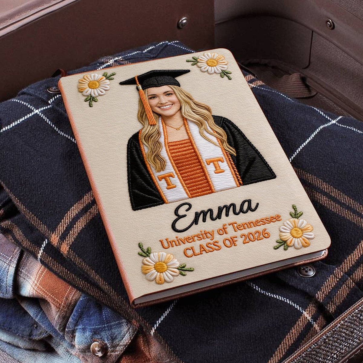 Cadeau idéal pour une remise de diplôme : un journal en cuir personnalisé avec une photo.