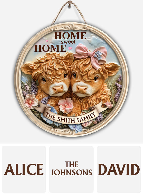 « Home Sweet Home », adorable bébé vache des Highlands - Panneau rond en bois personnalisé pour la famille