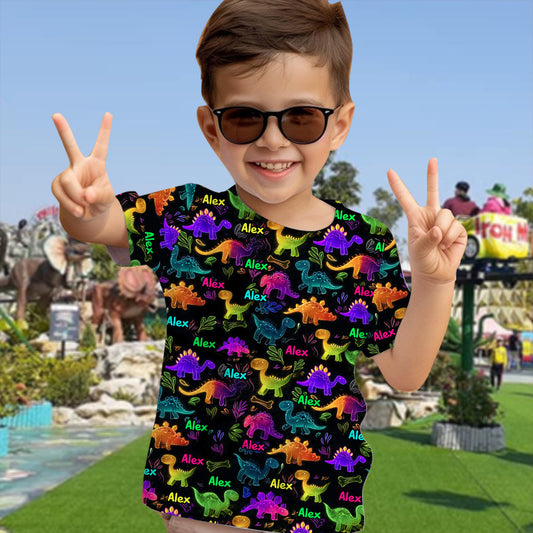 T-shirt enfant personnalisé motif dinosaure, idéal pour les sorties en extérieur.