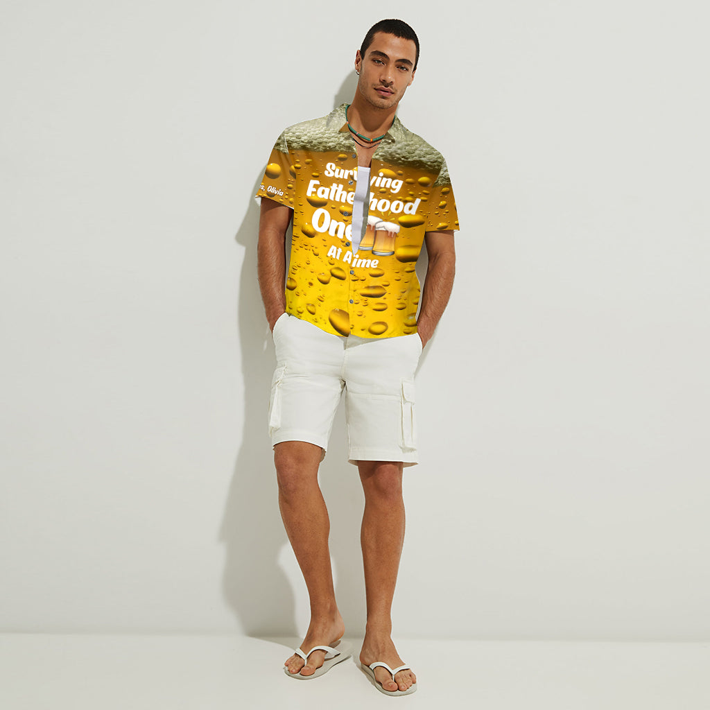 Survivre à la paternité une bière à la fois - Chemise hawaïenne personnalisée pour papa