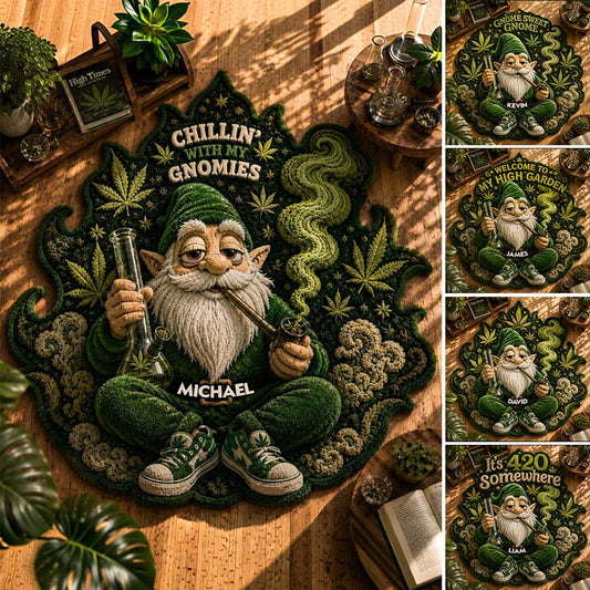 Gnome Fumeur, Il est 420 Quelque Part - Tapis de Porte Personnalisé en Forme de Weed