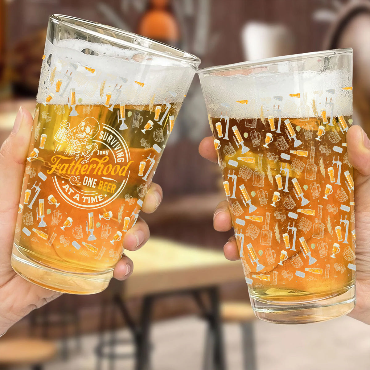 Survivre à la paternité, une bière à la fois - Verre à bière personnalisé pour papa