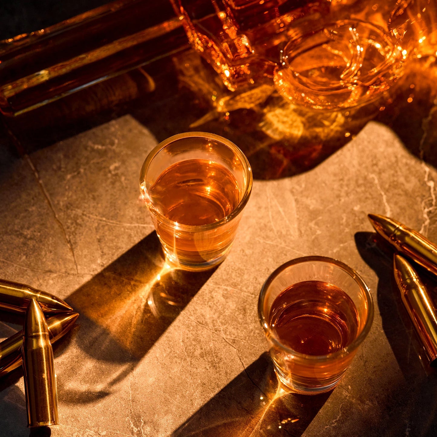 Coffret carafe à whisky Gun avec deux verres à liqueur