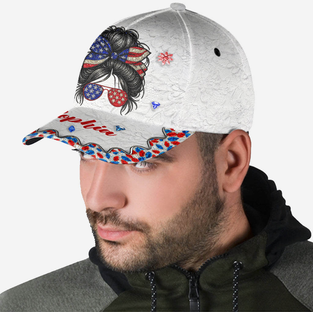 Casquette classique personnalisée « Messy Bun Girl » pour la fête nationale américaine (4 juillet).