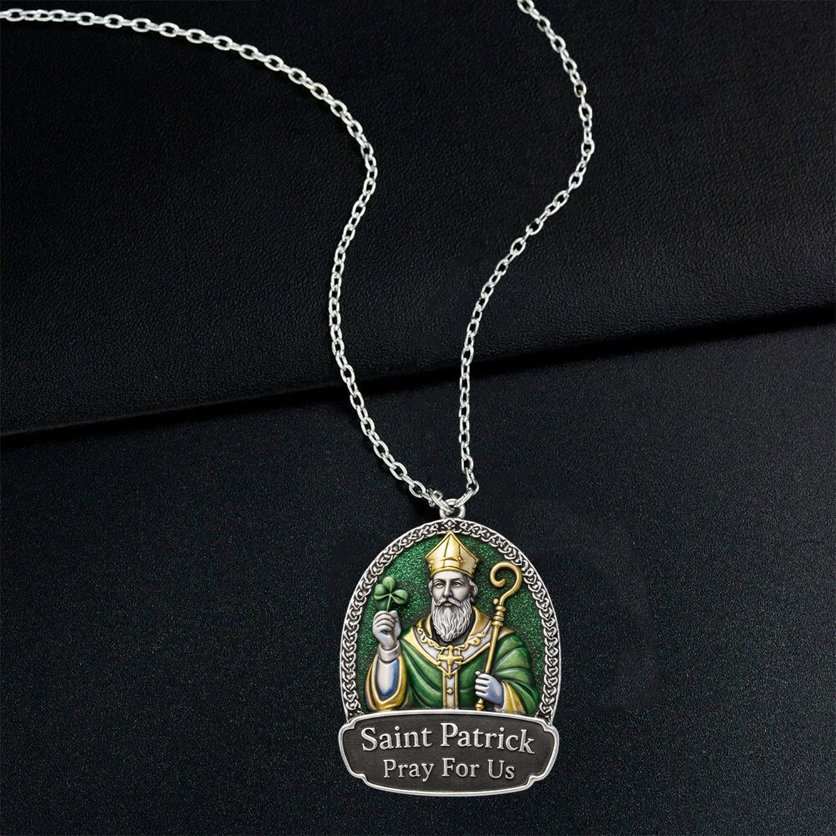 Collier pendentif en métal en forme de Saint-Patrick