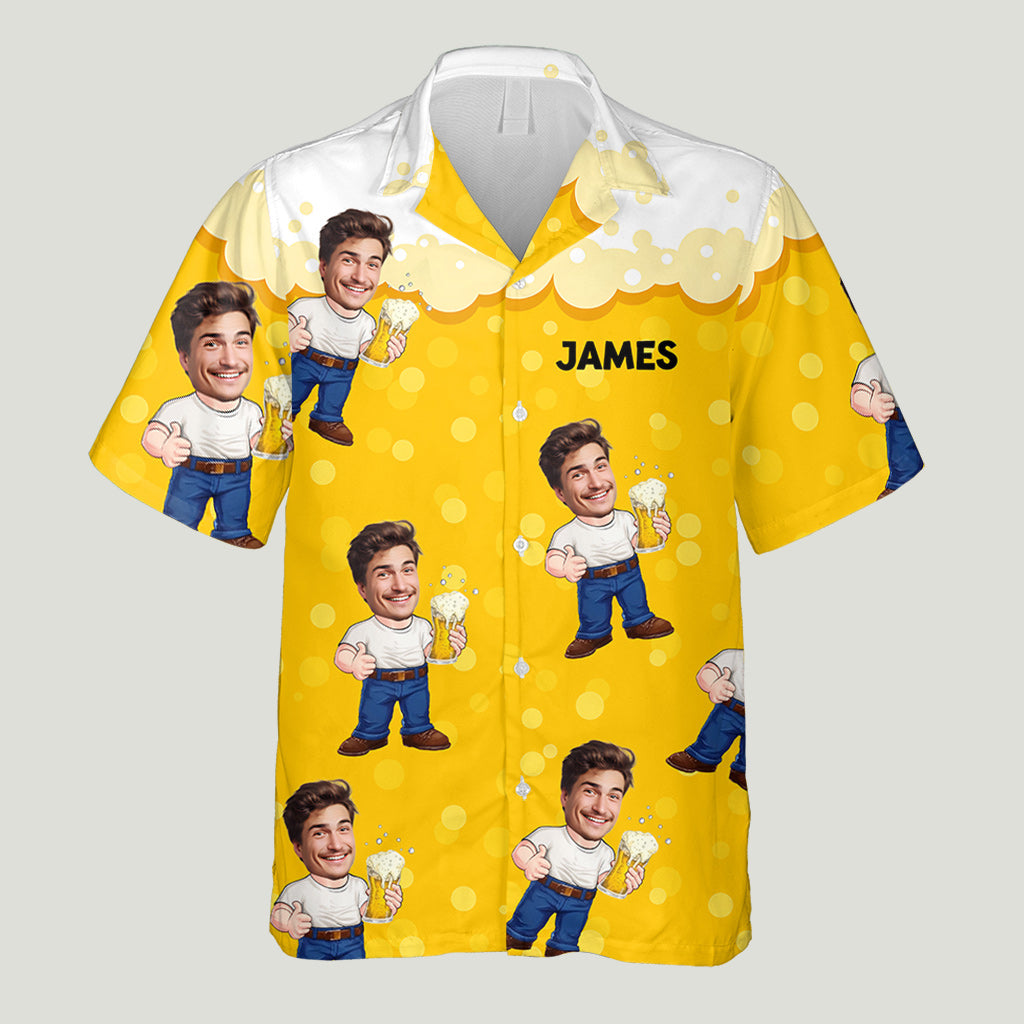 Chemise hawaïenne personnalisée avec caricature humoristique d'un homme sur le thème de la bière - T-shirt hawaïen personnalisé