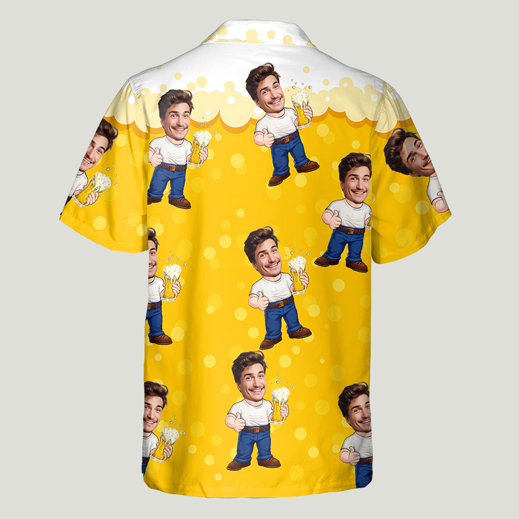 Chemise hawaïenne personnalisée avec caricature humoristique d'un homme sur le thème de la bière - T-shirt hawaïen personnalisé