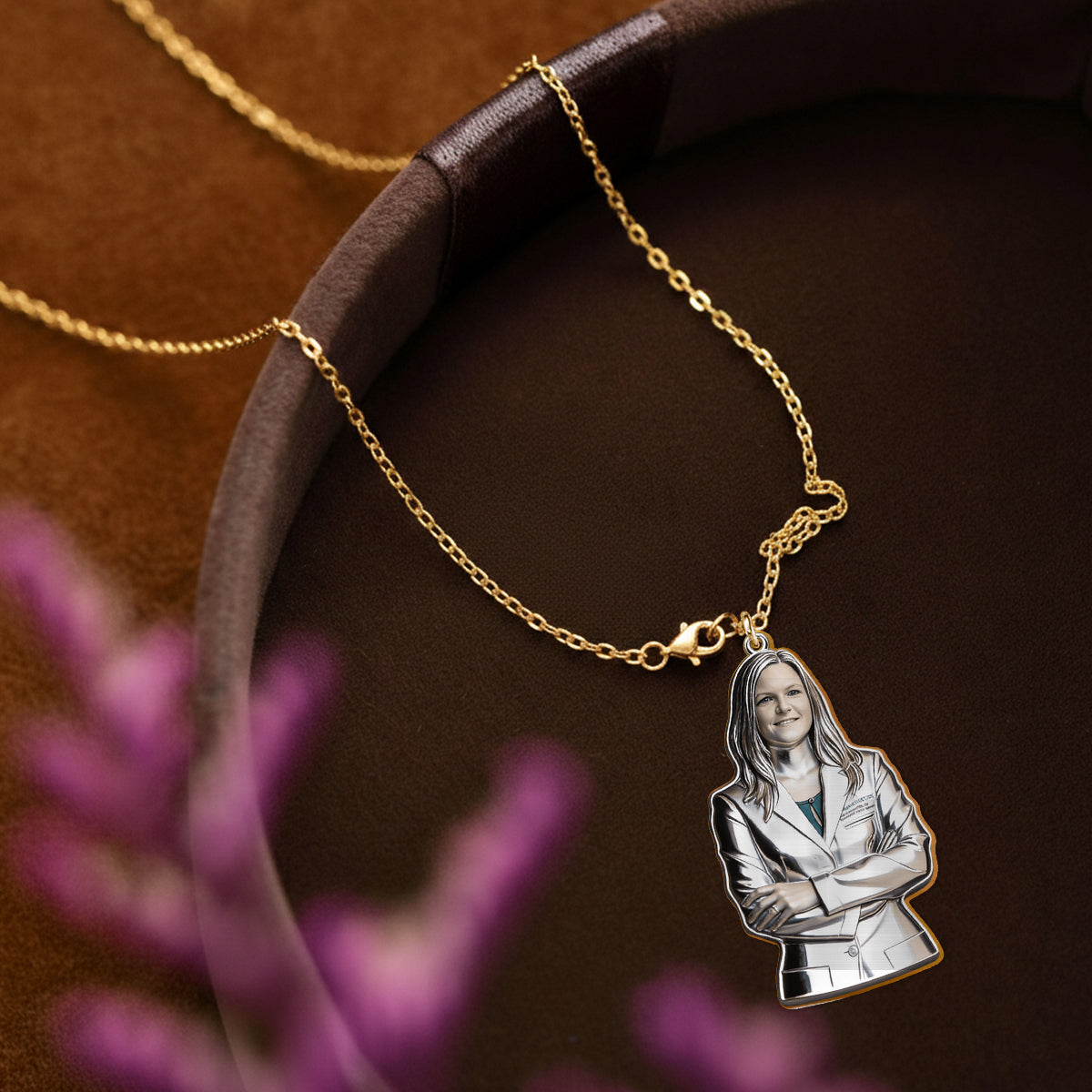 Infirmière, médecin… Quel que soit votre métier, quelle que soit votre photo, collier pendentif personnalisé en métal en forme d’infirmière