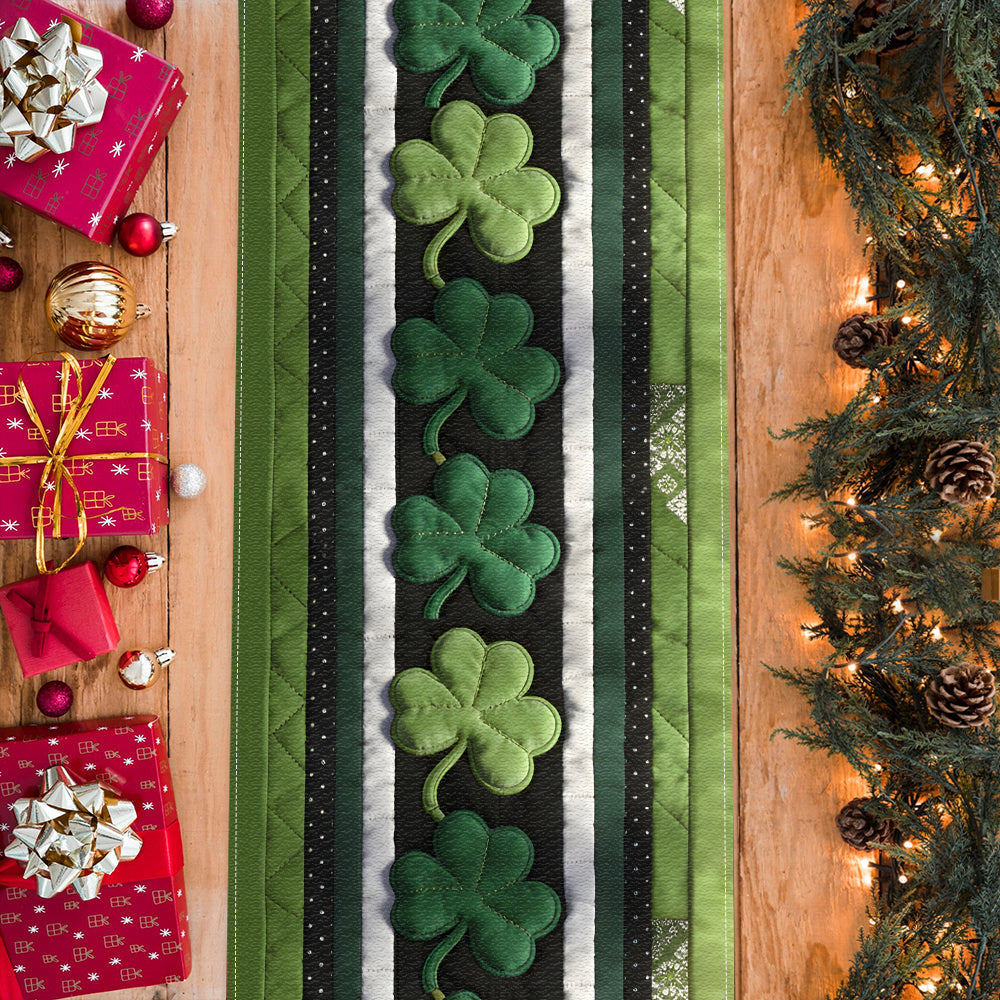 Chemin de table irlandais personnalisé en forme de trèfle -