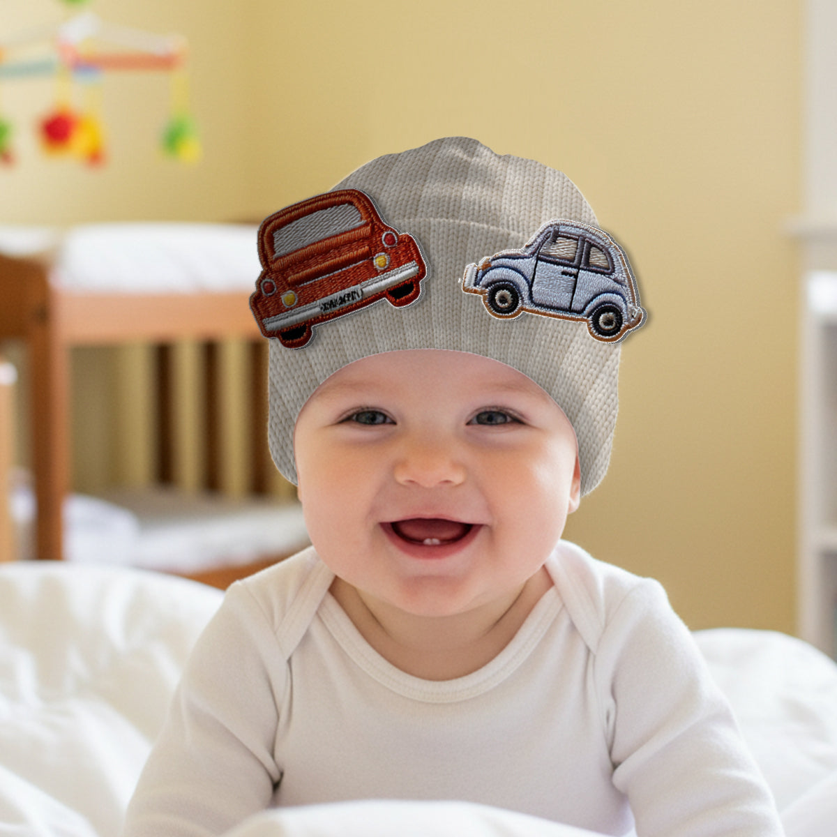 Love Cars - Bonnet enfant personnalisé avec écussons