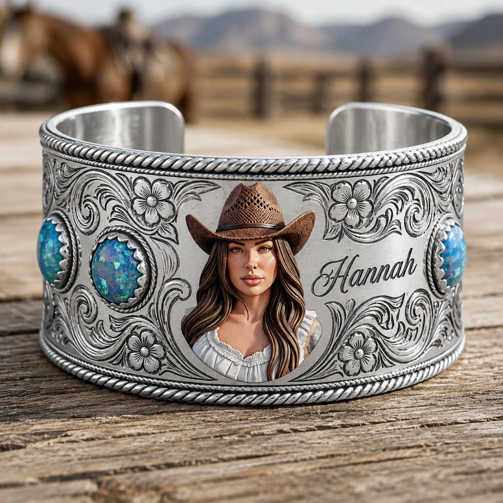 Indispensable Cowgirl - Bracelet en Cuff en Forme de Cowgirl Personnalisé