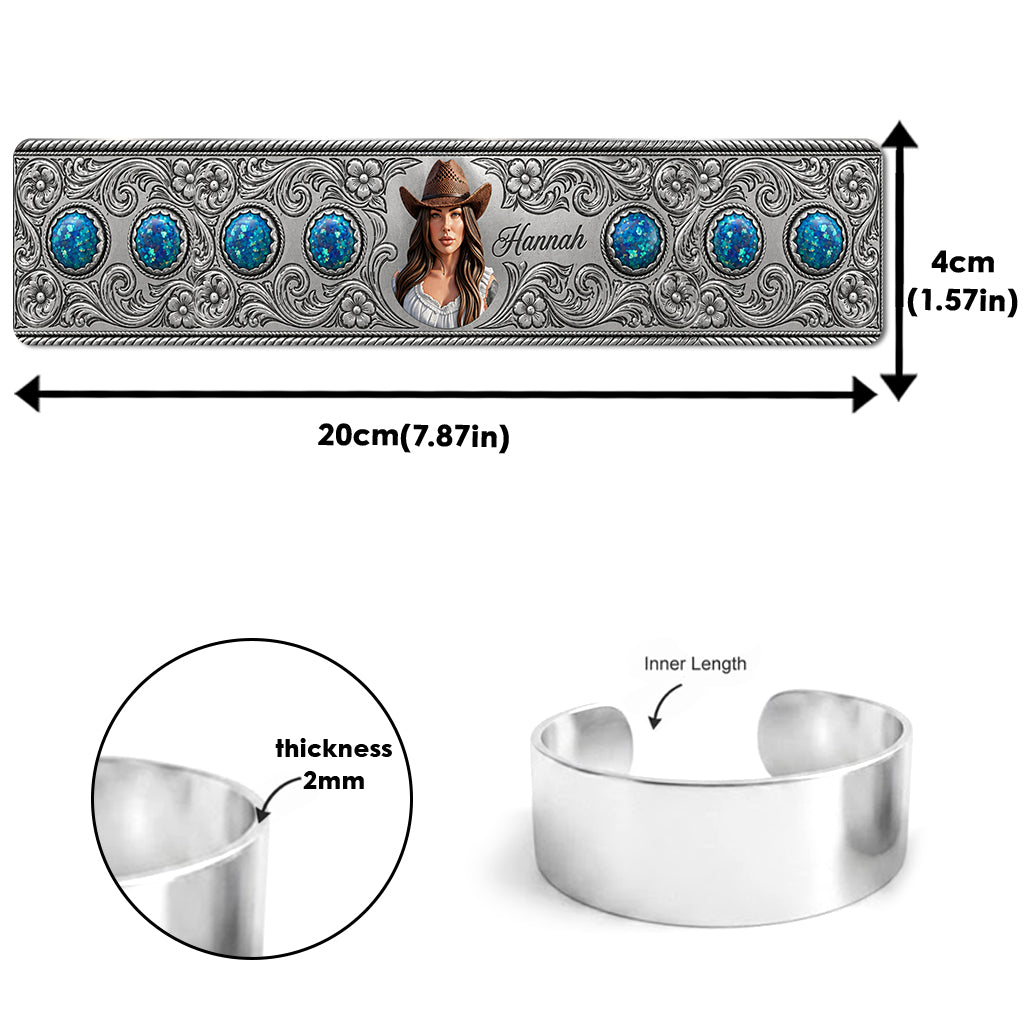 Indispensable Cowgirl - Bracelet en Cuff en Forme de Cowgirl Personnalisé