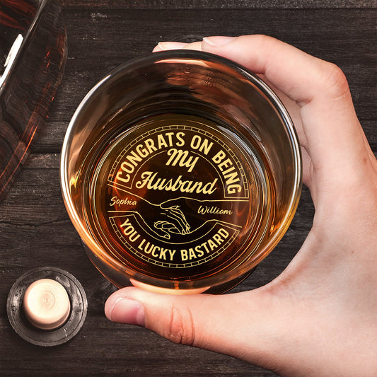 Félicitations à mon mari, quel homme chanceux ! - Verre à whisky gravé personnalisé pour couple