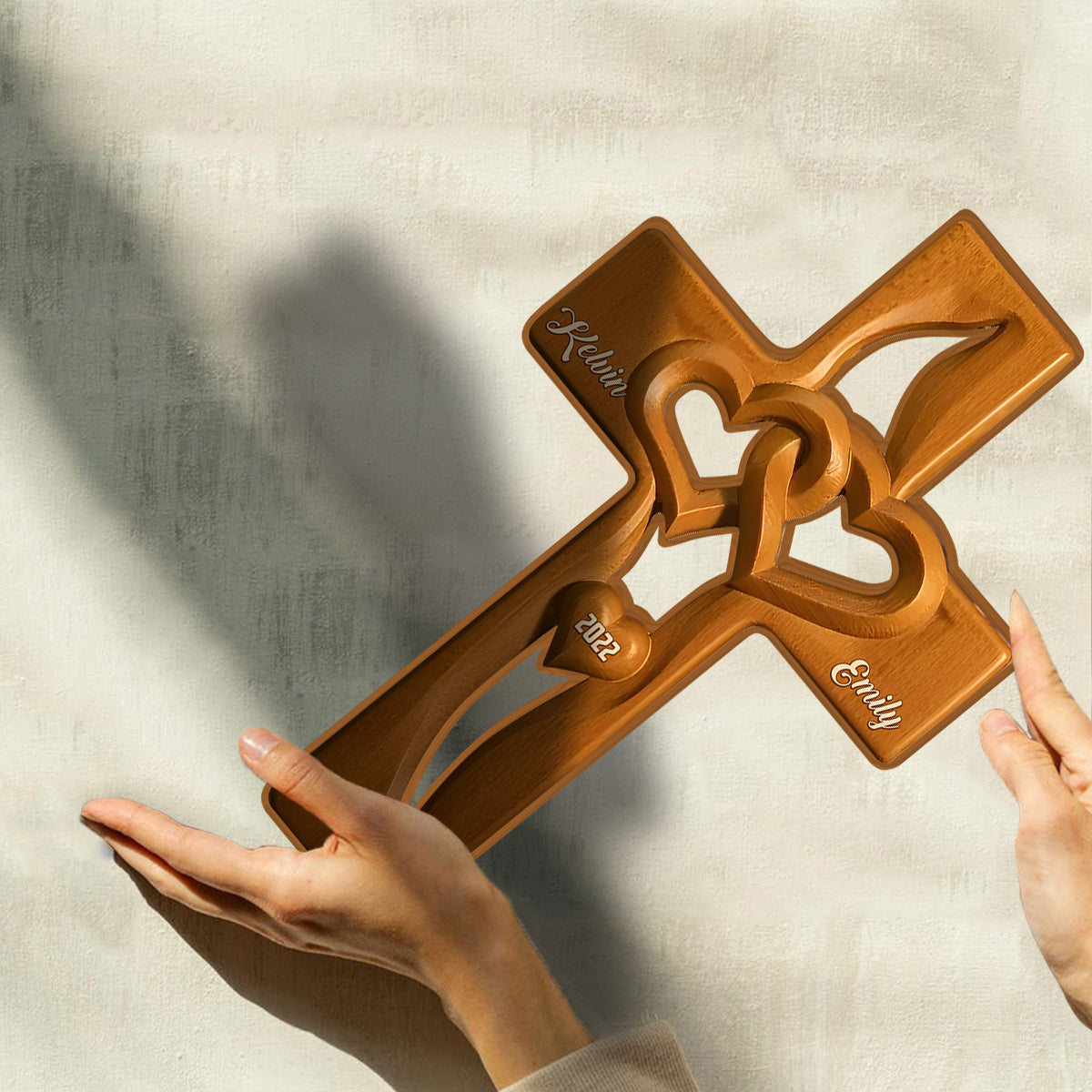 Croix en bois en forme de cœur entrelacé, spécialement conçue pour les amoureux - Plaque en bois personnalisée pour couple