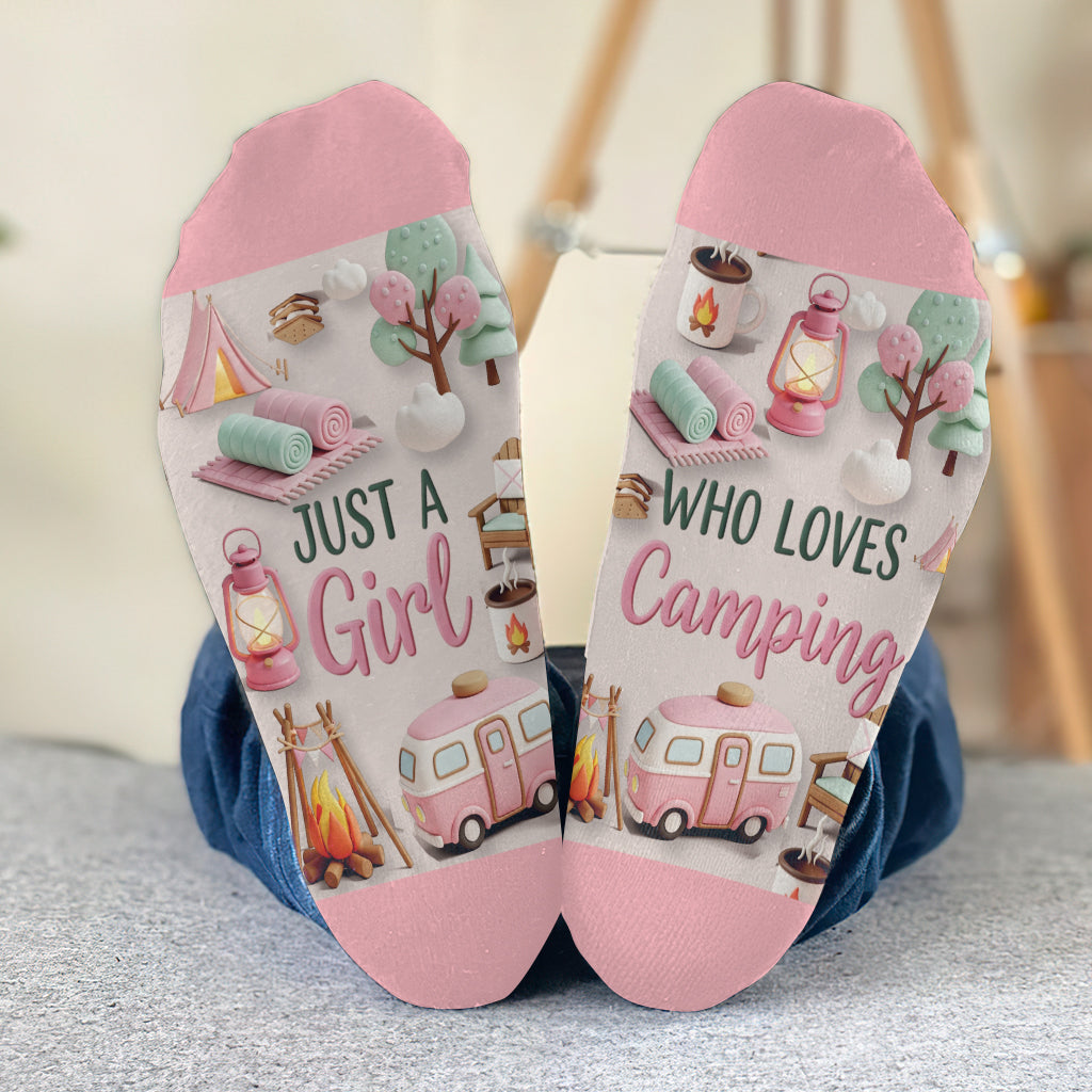 Juste une fille qui adore le camping - Chaussettes de camping personnalisées