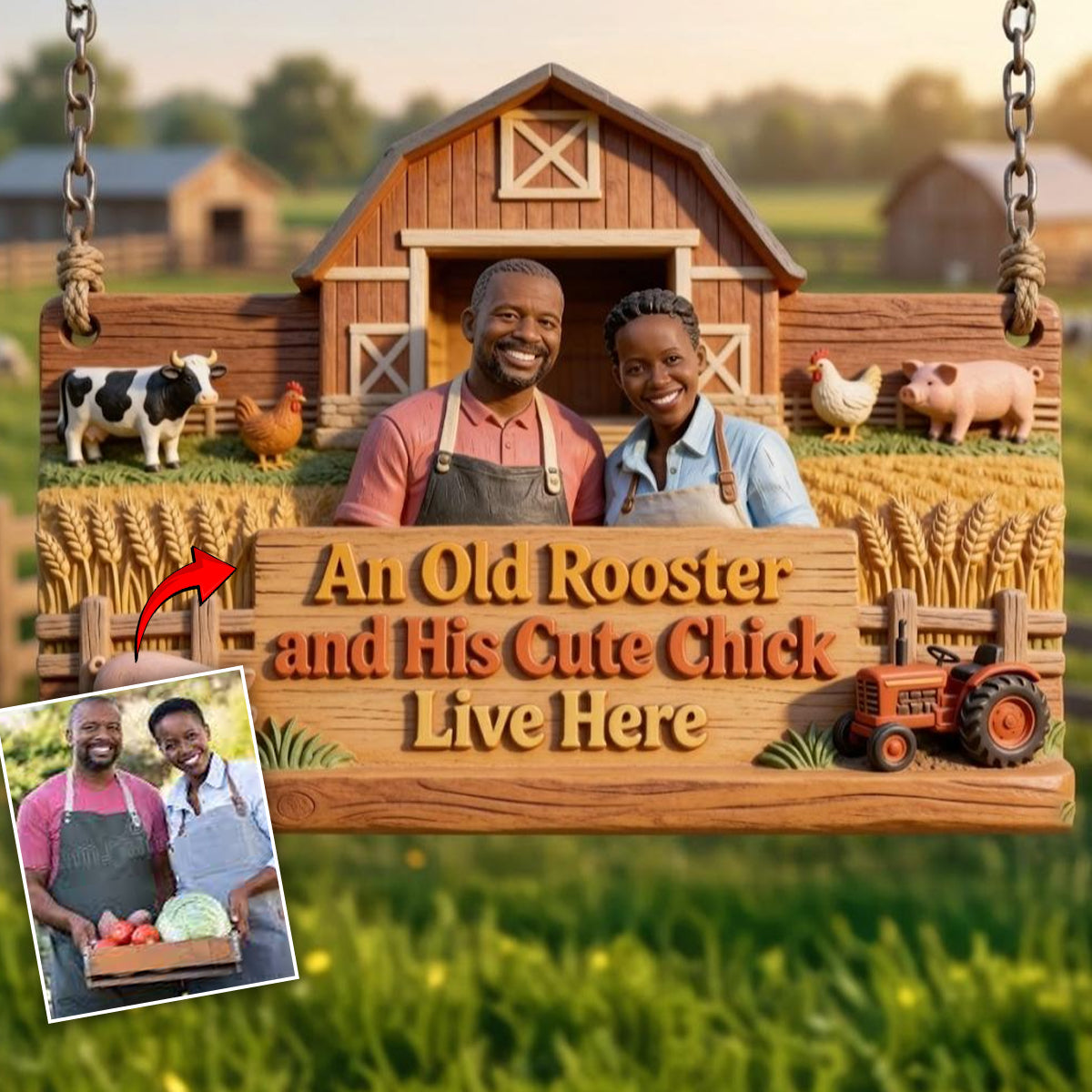 Un couple de fermiers, un vieux coq et son adorable poussin vivent ici - Panneau en bois personnalisé sur mesure