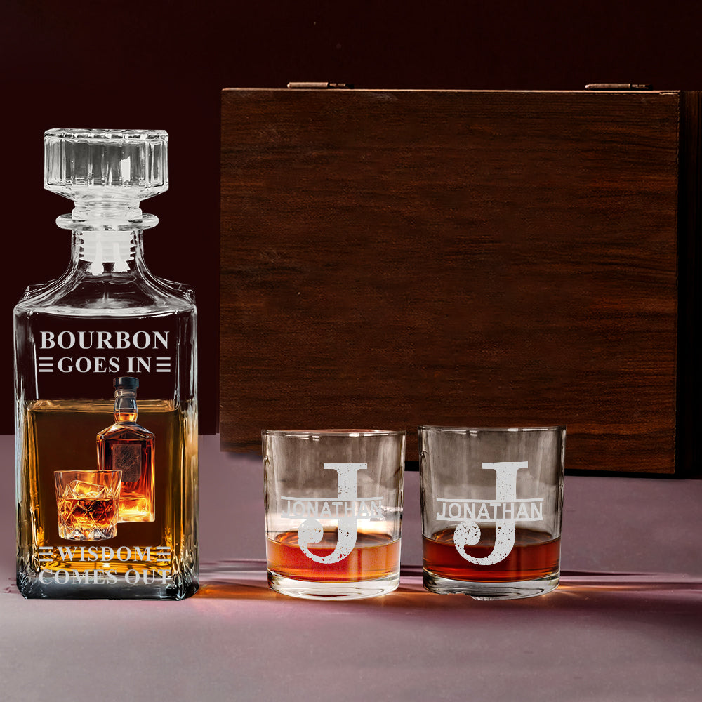 Le bourbon entre, la sagesse en sort - Coffret carafe à whisky personnalisée