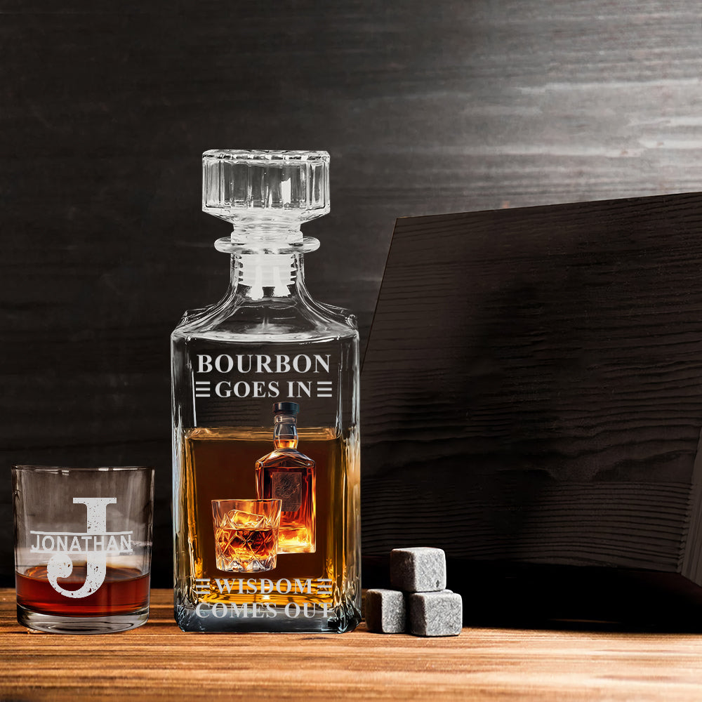 Le bourbon entre, la sagesse en sort - Coffret carafe à whisky personnalisée