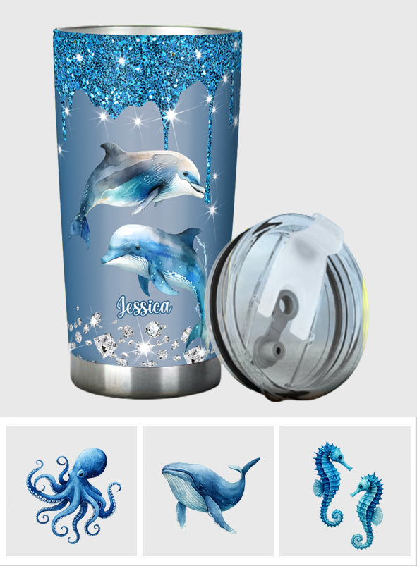 Dauphins, tortues, baleines… Cadeau idéal pour les amoureux de la mer : gobelet isotherme personnalisé