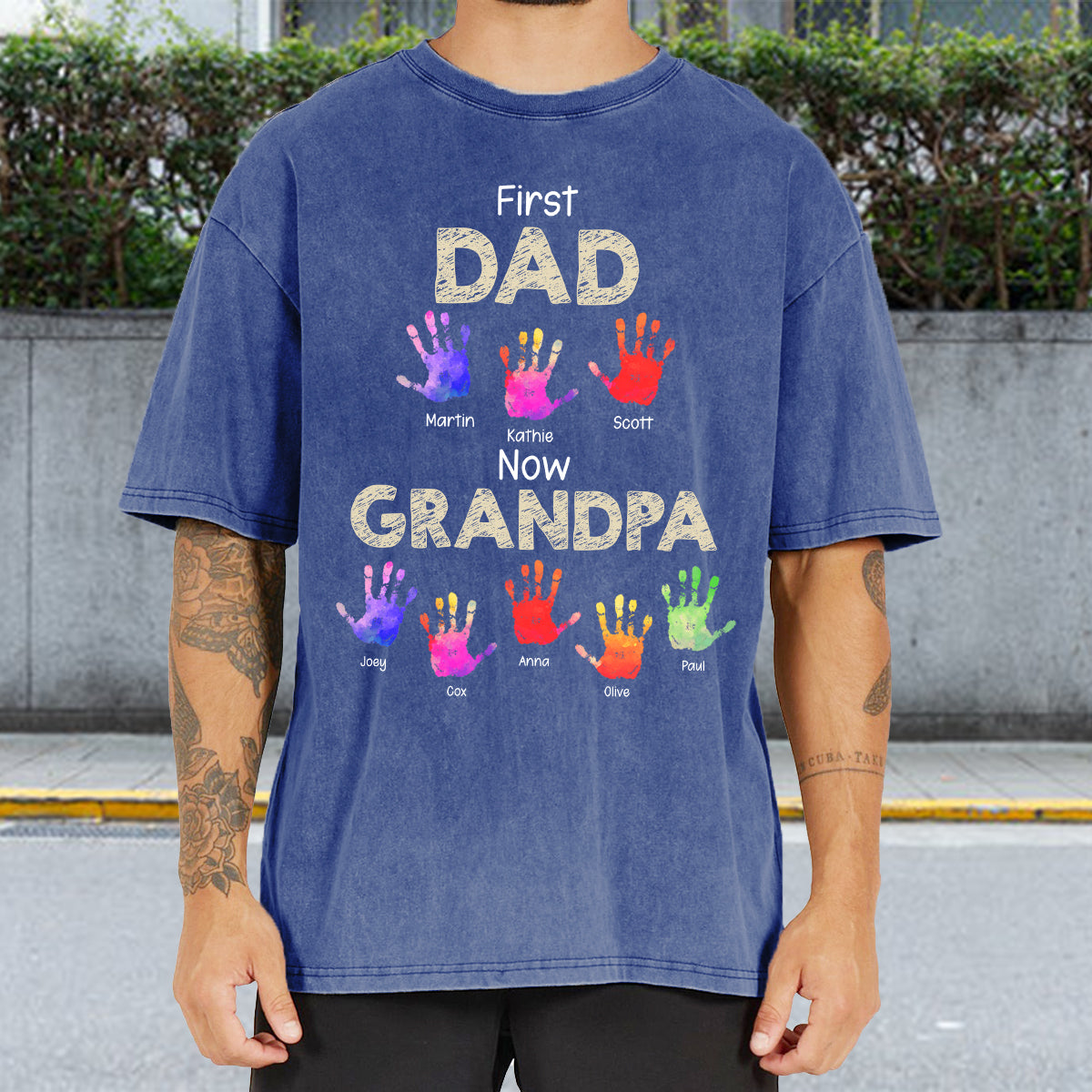 Premier papa, maintenant grand-père - T-shirt à laver personnalisé avec empreintes de mains de grand-père