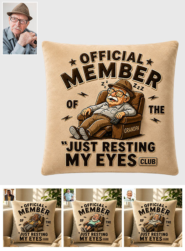 Cadeau amusant pour papa et grand-père, Juste en train de reposer mes yeux - Coussin en fausse fourrure personnalisé