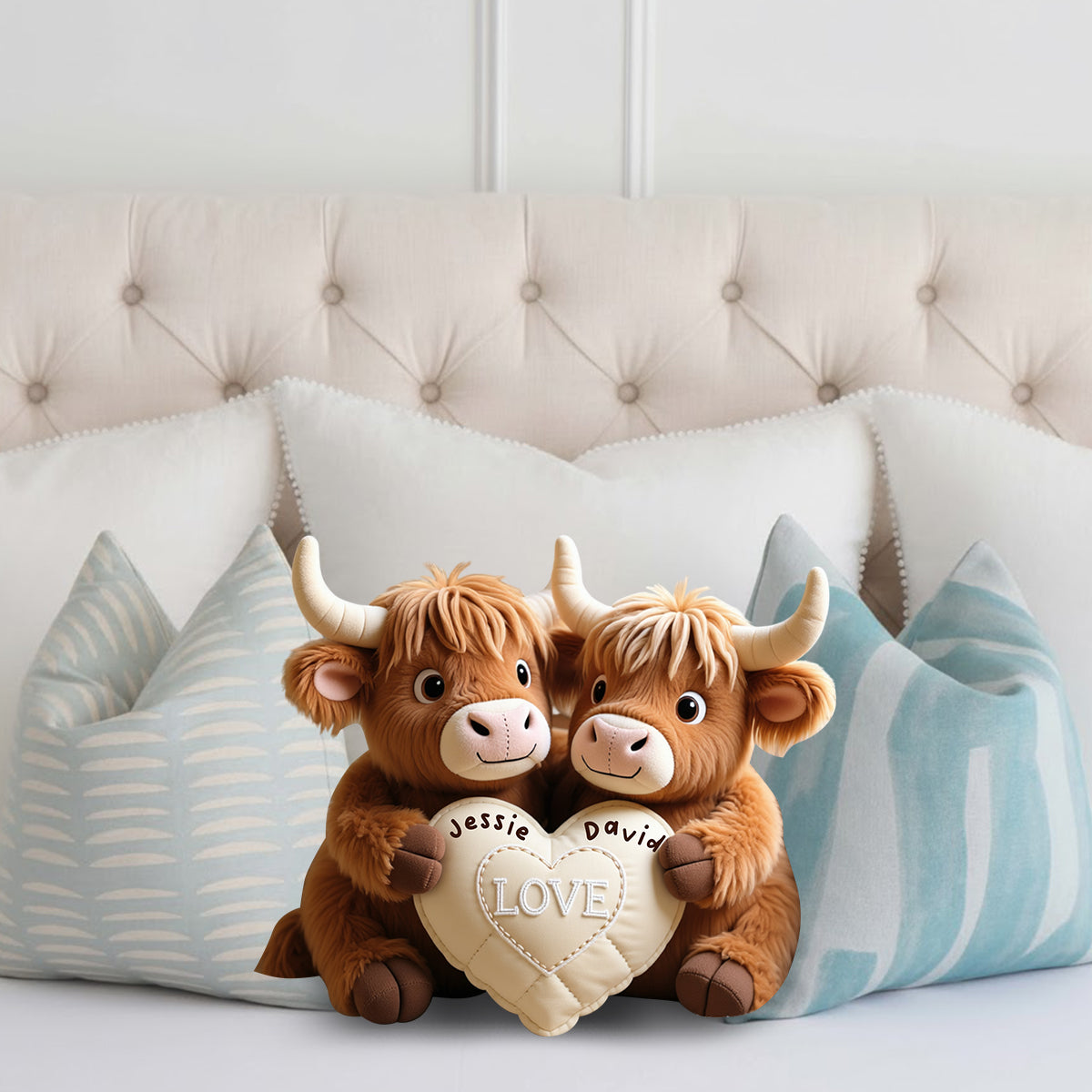 Cadeau idéal pour un couple : coussin personnalisé en fausse fourrure en forme de vache des Highlands