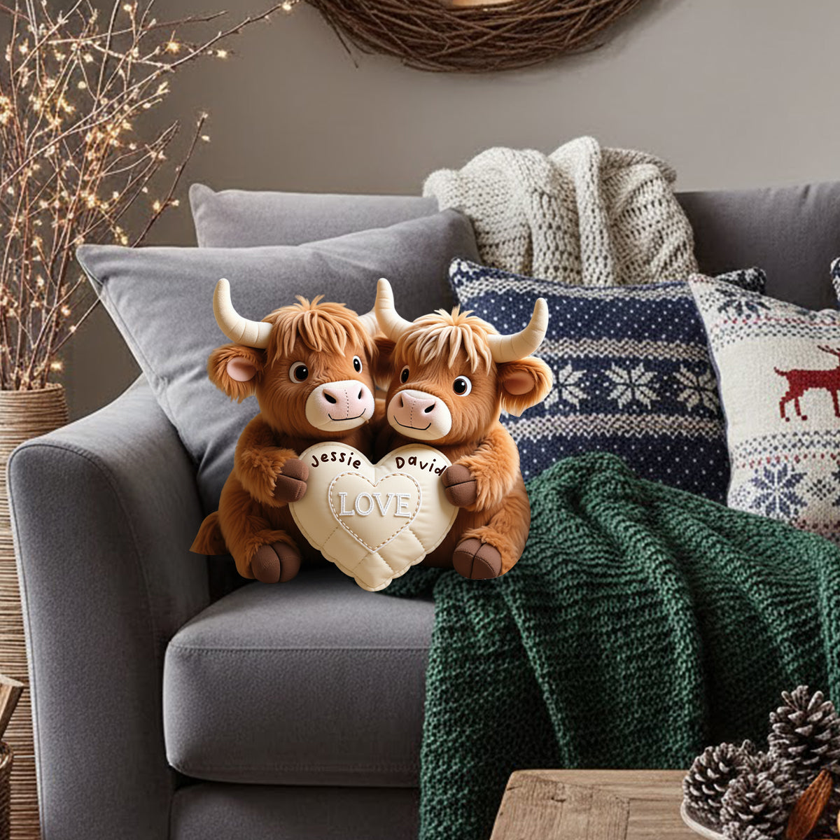 Cadeau idéal pour un couple : coussin personnalisé en fausse fourrure en forme de vache des Highlands