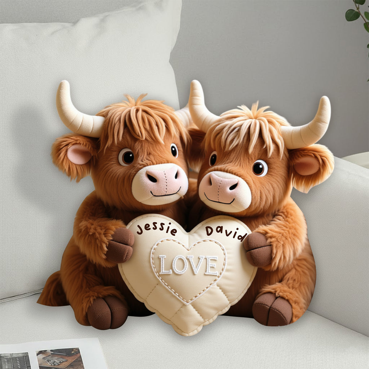 Cadeau idéal pour un couple : coussin personnalisé en fausse fourrure en forme de vache des Highlands