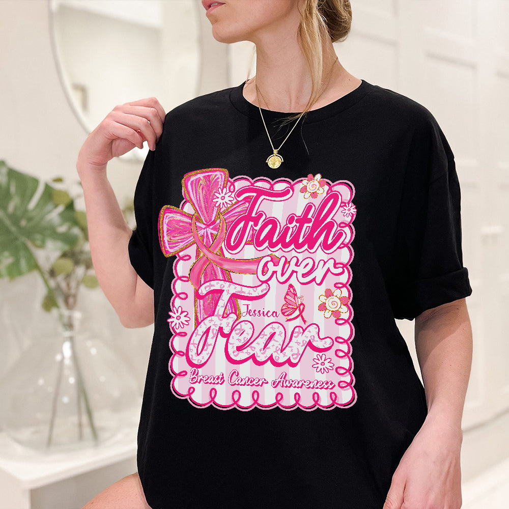 T-shirt et sweat à capuche personnalisés « Preppy Breast Cancer Faith Over Fear » (La foi plutôt que la peur face au cancer du sein)